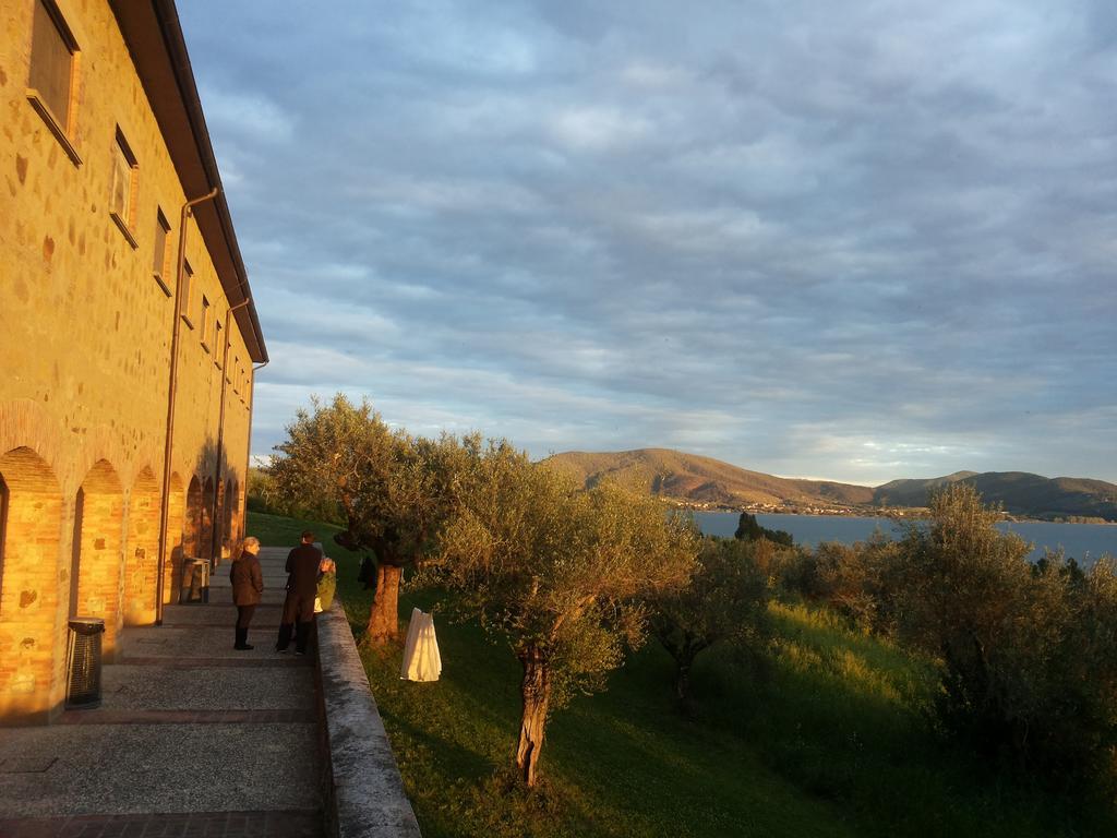 Fattoria Il Poggio Villa San Feliciano Luaran gambar