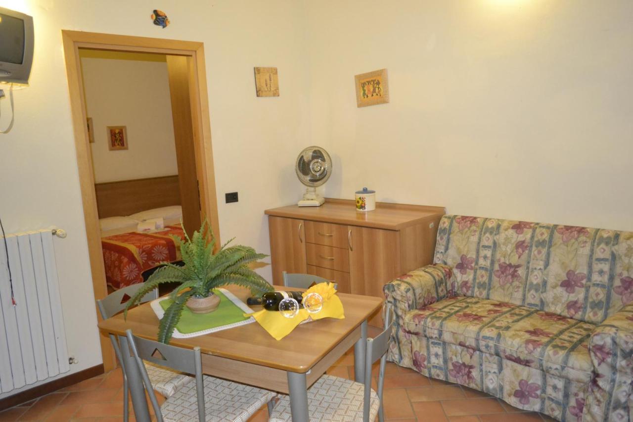 Fattoria Il Poggio Villa San Feliciano Luaran gambar