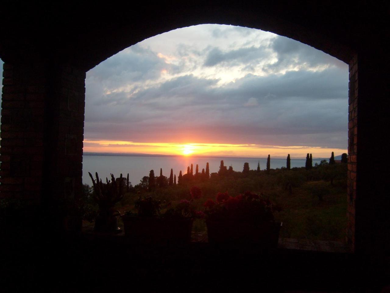 Fattoria Il Poggio Villa San Feliciano Luaran gambar